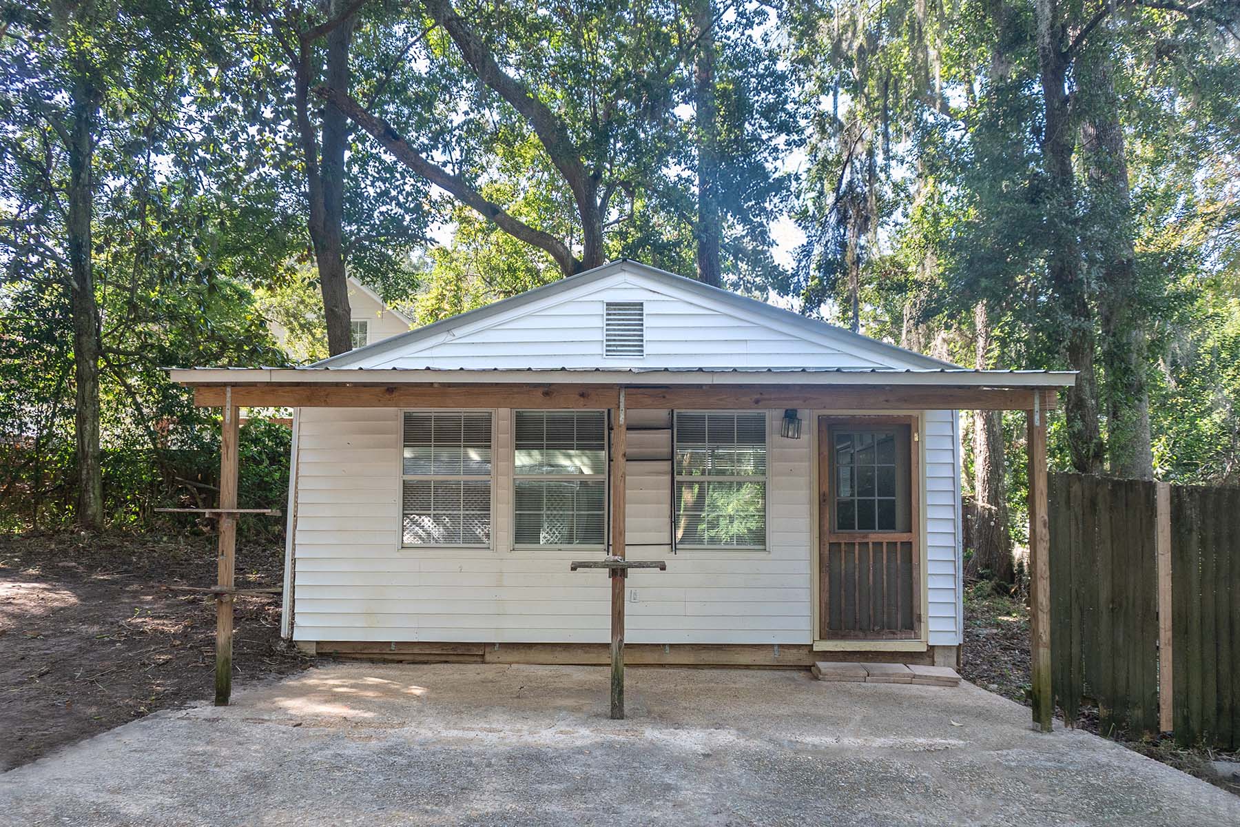 610-612 North Magnolia Drive